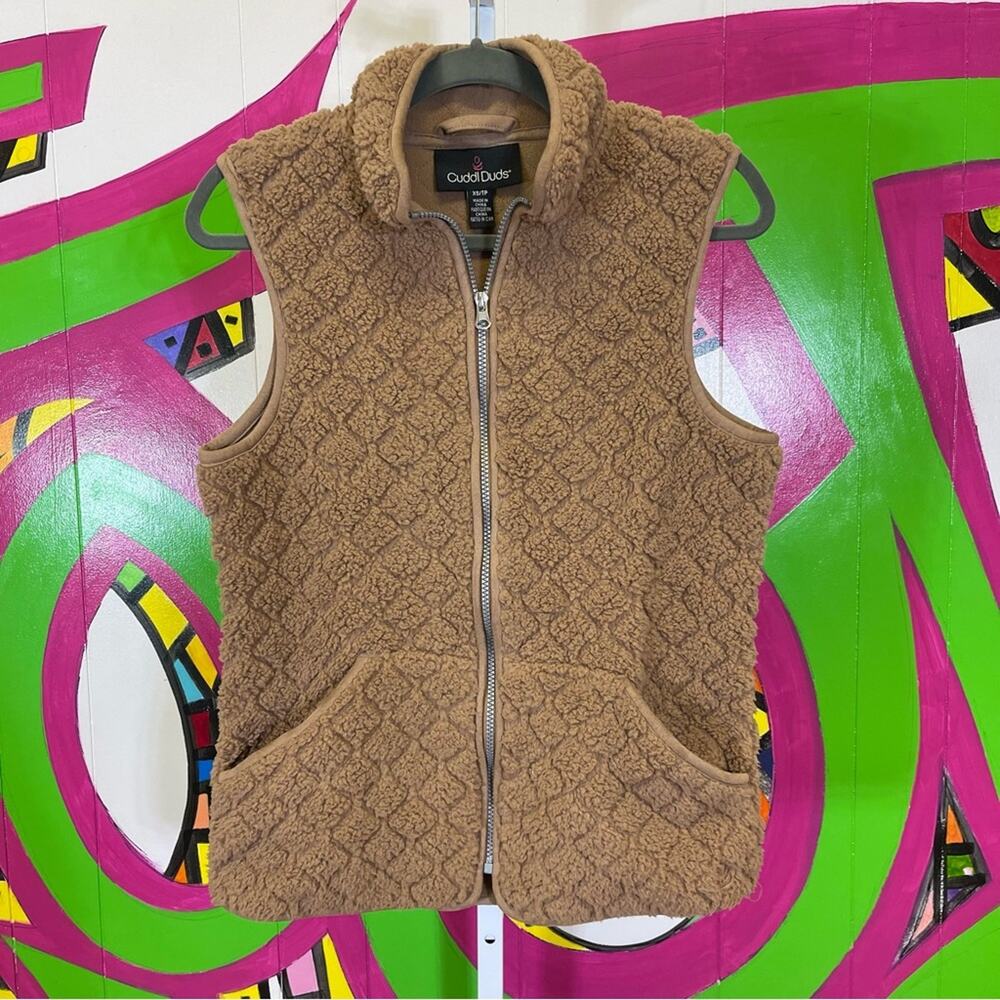 Cuddl Duds, Fuzzy Puffy Vest. Size XS. Pockets has pockets. Excellent condition!